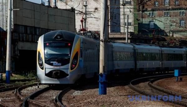ГОЛОВНА 24 Укрзалізниця попереджає про затримку поїздів із Холма та Перемишля