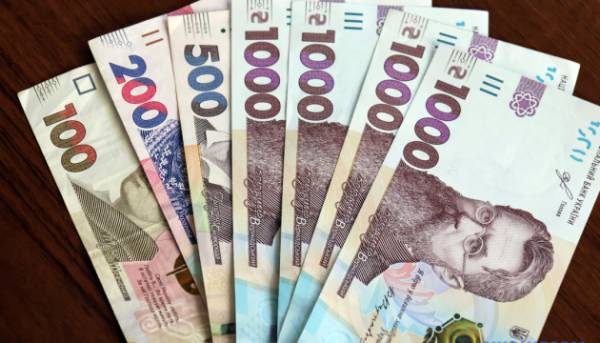 ГОЛОВНА 32 Зарплата педагогів має становити ₴40-₴60 тисяч