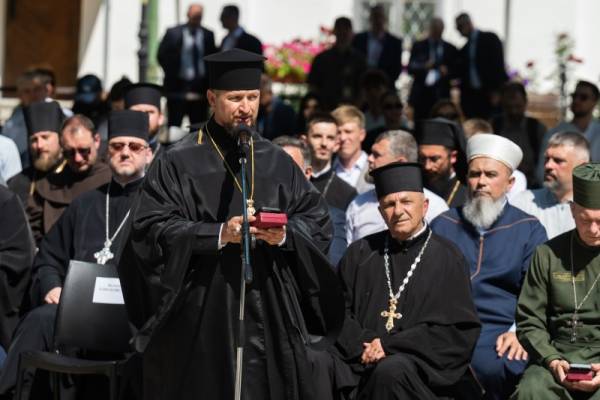 Подружжя Зеленських долучилося до спільної молитви за Україну у Києво-Печерській лаврі 8