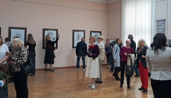 У Чернівецькому художньому музеї стартувала експозиція, присвячена 85-річчю Івана Миколайчука. 9 У Чернівецькому художньому музеї стартувала експозиція, присвячена 85-річчю Івана Миколайчука. 9
