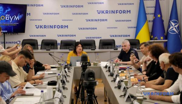 За останні роки в театрах восьми міст було поставлено 11 вистав за твором «Енеїда». 15