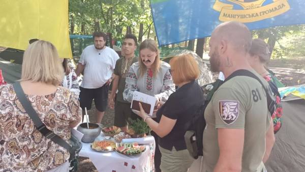Протягом сезону рекомендується вжити 12 порцій борщу по-козацьки. 14 Протягом сезону рекомендується вжити 12 порцій борщу по-козацьки. 14