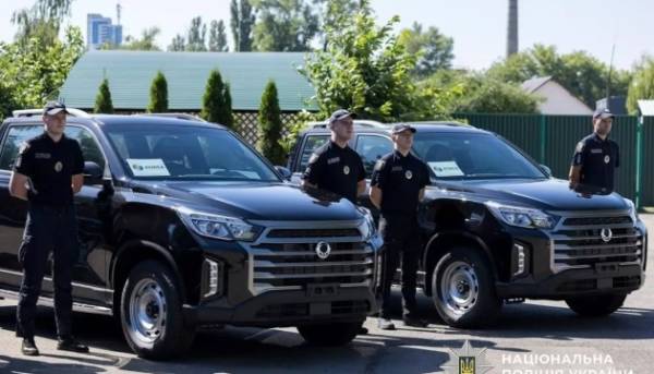 Корея передала Нацполіції 60 пікапів для виконання службових завдань в умовах війни