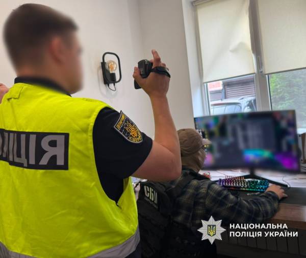Поліція затримала групу розробників фейкового застосунку «Резерв+» 5 Поліція затримала групу розробників фейкового застосунку «Резерв+» 5