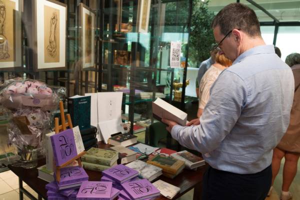 У столиці України було представлено зібрання висловлювань та глибинних роздумів «100 дещо несподіваних міркувань». 12