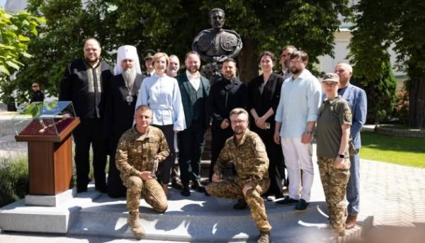 У Києво-Печерській лаврі відкрито пам’ятник гетьману Івану Мазепі