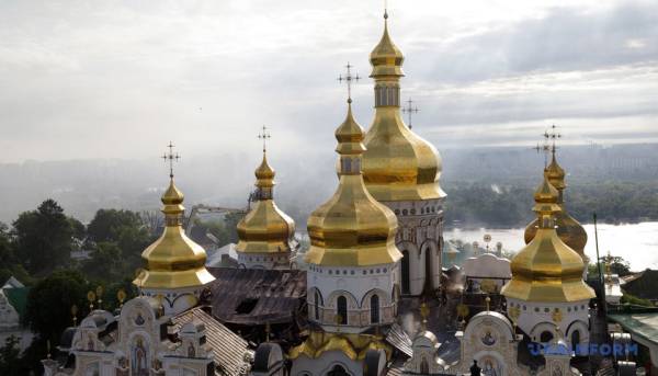 Пошкоджено 80% покрівлі Успенського собору внаслідок обстрілу РФ – Бережна 35 Пошкоджено 80% покрівлі Успенського собору внаслідок обстрілу РФ – Бережна 35