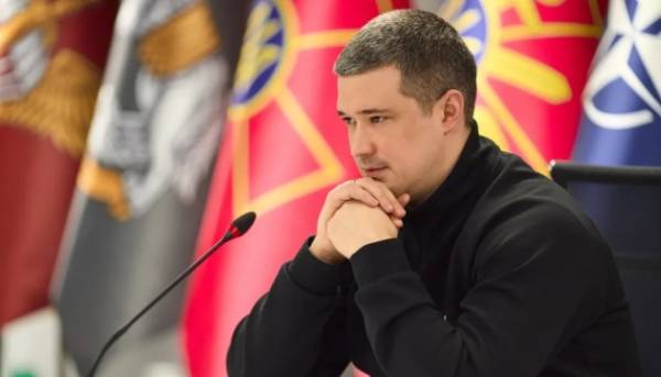 ГОЛОВНА 40 Федоров, Сирський та Гнатов обговорили з військовими перший етап трансформації Сил оборони