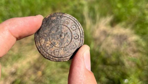 Недалеко від Галича археологи виявили кістяну фішку для гри, що датується XI-XIII століттями. 11 Недалеко від Галича археологи виявили кістяну фішку для гри, що датується XI-XIII століттями. 11
