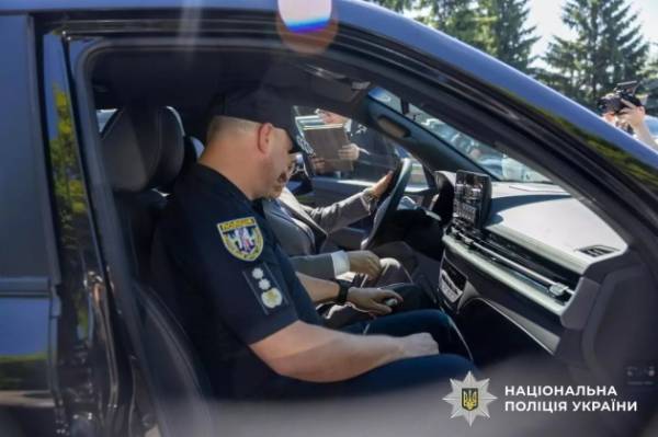 Корея передала Нацполіції 60 пікапів для виконання службових завдань в умовах війни 10