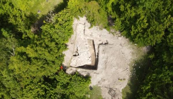 ГОЛОВНА 41 На Хмельниччині знайшли основу дзвіниці печерного монастиря