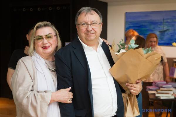 У столиці України було представлено зібрання висловлювань та глибинних роздумів «100 дещо несподіваних міркувань». 16