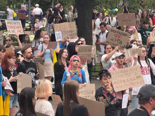 У Києві та інших містах шостий день тривають протести 17 У Києві та інших містах шостий день тривають протести 17