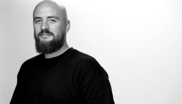 ГОЛОВНА 36 Український фотограф отримав визначну міжнародну відзнаку за серію робіт «Записи з фронту»