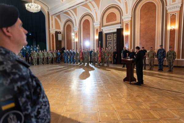 Зеленський нагородив воїнів ВМС та оголосив про створення в Одесі Академії військово-морських сил 4 Зеленський нагородив воїнів ВМС та оголосив про створення в Одесі Академії військово-морських сил 4
