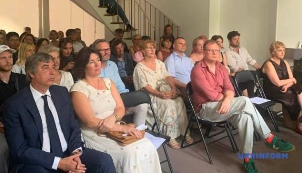 У Французькому домі культури України пройшов вечір спогадів про Василя Сліпака. 9