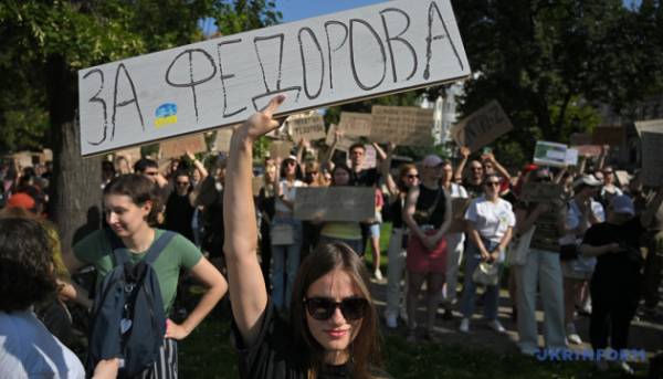 У Києві та інших містах люди протестують проти відставки Федорова 5 У Києві та інших містах люди протестують проти відставки Федорова 5