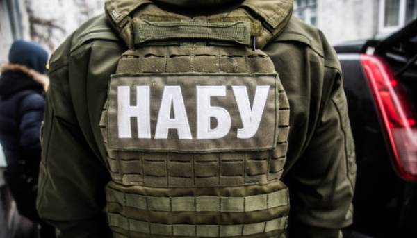 $1 мільйон, щоб не екстрадували в Росію: НАБУ і САП оголосили підозру чоловіку, який вимагав хабар
