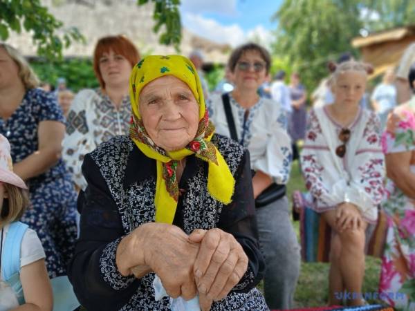 «Зажинки»: перші зібрані з поля колоски відклали для різдвяного дідуха 27
