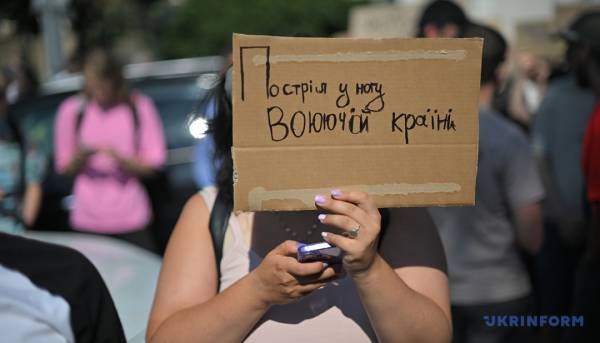 У Києві та інших містах люди протестують проти відставки Федорова 27 У Києві та інших містах люди протестують проти відставки Федорова 27