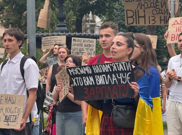 У Києві та інших містах шостий день тривають протести 18 У Києві та інших містах шостий день тривають протести 18