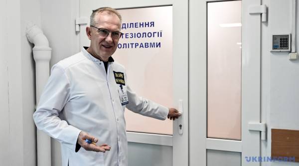 Зеленський присвоїв звання Героя України директору Дніпропетровської обласної лікарні Сергію Риженку 4 Зеленський присвоїв звання Героя України директору Дніпропетровської обласної лікарні Сергію Риженку 4