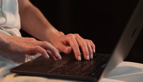 Поліція попереджає про шахрайські розсилки «від освітніх платформ»