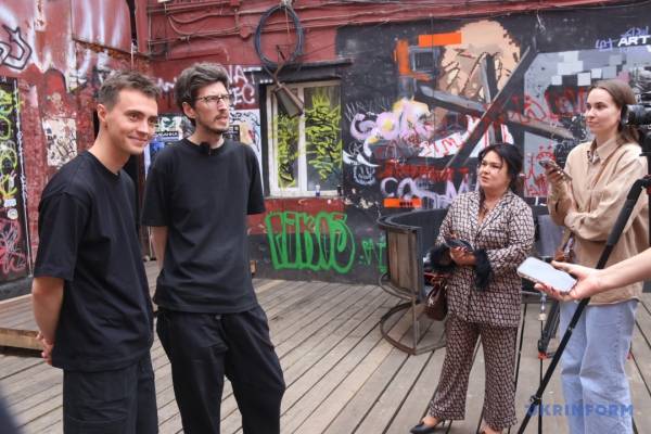 Персонажі книжки «Місто» розвиваються на тлі війни та електронних ритмів. 10 Персонажі книжки «Місто» розвиваються на тлі війни та електронних ритмів. 10