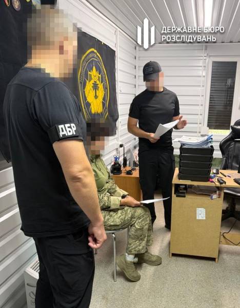 ДБР проводить обшуки в понад сотні ТЦК по всій країні 8 ДБР проводить обшуки в понад сотні ТЦК по всій країні 8