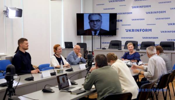 ГОЛОВНА 40 РетроМузФест імені Весоловського цього року відбудеться під девізом «Мелодії, що руйнують бар’єри».