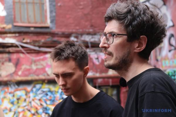 Персонажі книжки «Місто» розвиваються на тлі війни та електронних ритмів. 14 Персонажі книжки «Місто» розвиваються на тлі війни та електронних ритмів. 14