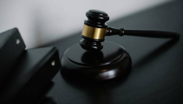 У Нідерландах двох братів засудили за сексуальну експлуатацію неповнолітніх українських біженців