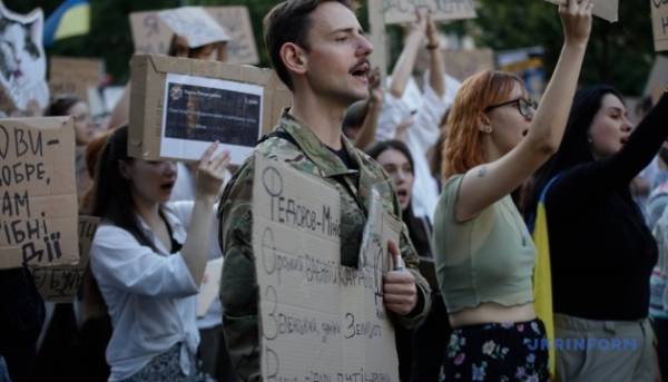 У Києві та інших містах вже п’ятий день тривають протести 38 У Києві та інших містах вже п’ятий день тривають протести 38