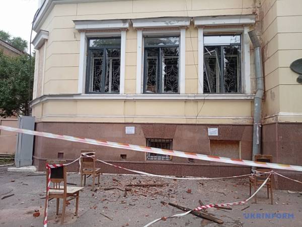Харківський художній музей надав нові деталі щодо збитків, завданих картинам внаслідок атаки РФ. 8 Харківський художній музей надав нові деталі щодо збитків, завданих картинам внаслідок атаки РФ. 8