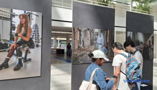 Фотовиставка Говарда Баффета про стійкість українців стартувала у Гаазі