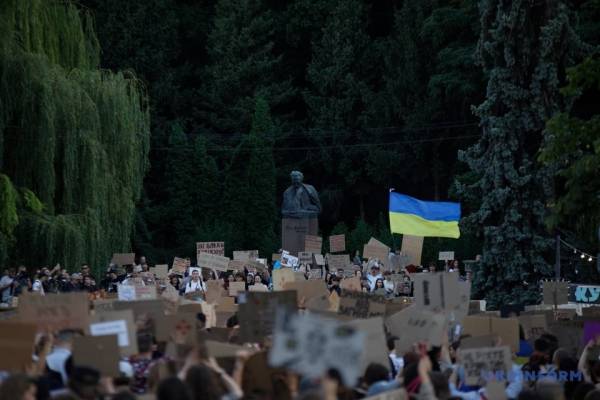 У Києві та інших містах вже п’ятий день тривають протести 51 У Києві та інших містах вже п’ятий день тривають протести 51