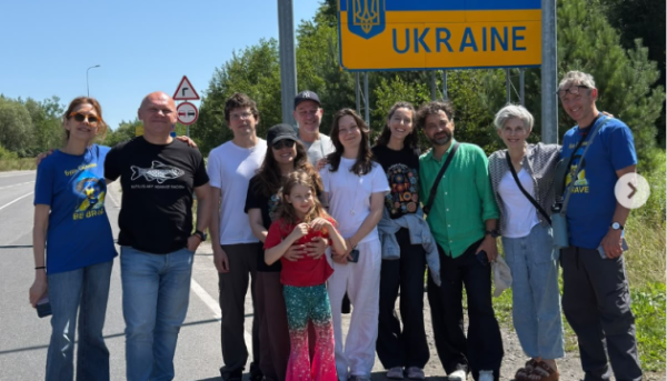 Джессі Айзенберг, зірка Голлівуду, допомагає на Львівщині