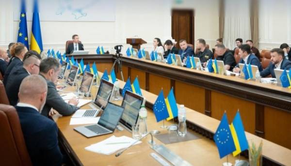 Модернізація закладів та безоплатне харчування школярів: уряд розподілив ₴1,6 мільярда на освіту