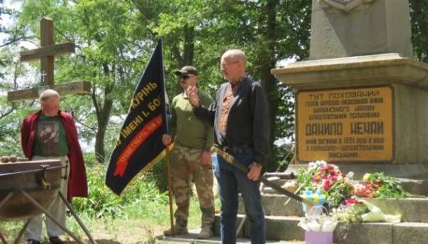 ГОЛОВНА 38 На Вінниччині облаштовано місце поховання козацького полковника Данила Нечая.