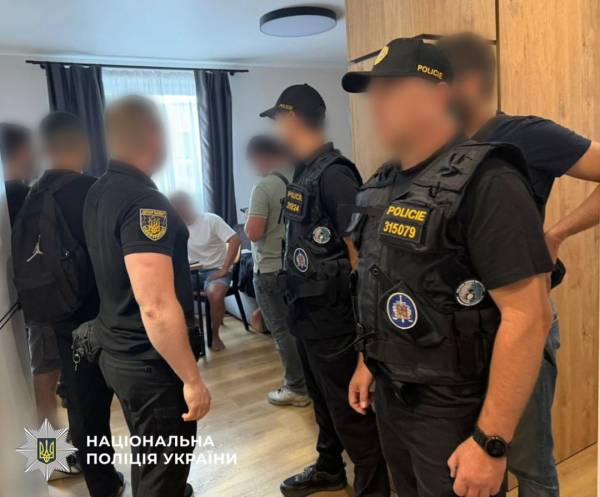 Українські та чеські правоохоронці викрили шахрайську схему, через яку ошукували іноземців 10 Українські та чеські правоохоронці викрили шахрайську схему, через яку ошукували іноземців 10