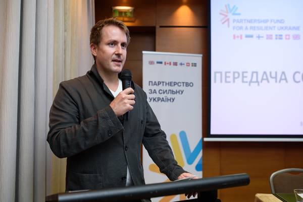 Дев'ять громад отримали адаптовані автомобілі для соціального таксі 10 Дев'ять громад отримали адаптовані автомобілі для соціального таксі 10
