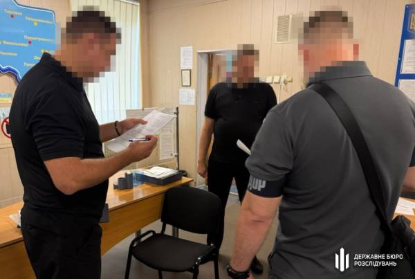 ДБР проводить обшуки в понад сотні ТЦК по всій країні 7 ДБР проводить обшуки в понад сотні ТЦК по всій країні 7