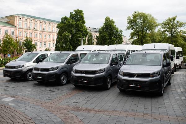 Дев'ять громад отримали адаптовані автомобілі для соціального таксі 7 Дев'ять громад отримали адаптовані автомобілі для соціального таксі 7