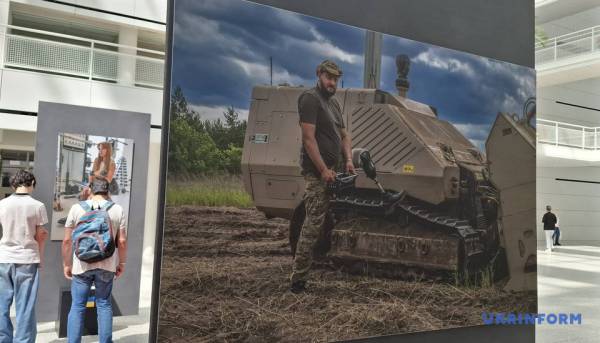 Фотовиставка Говарда Баффета про стійкість українців стартувала у Гаазі 13