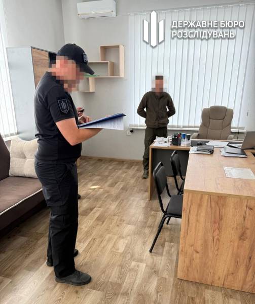 ДБР проводить обшуки в понад сотні ТЦК по всій країні 6 ДБР проводить обшуки в понад сотні ТЦК по всій країні 6