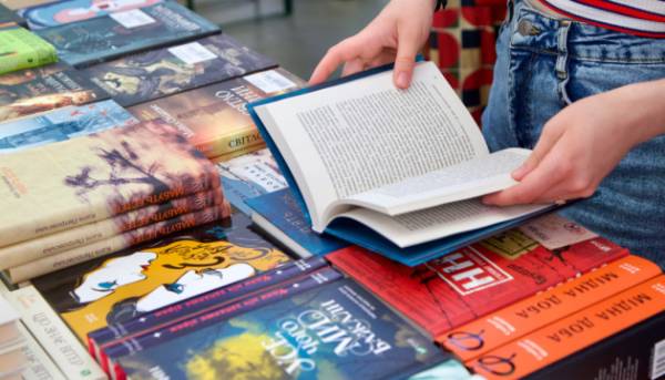 УІК просить відновити та збільшити закупівлі книг для бібліотек