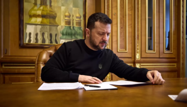 Зеленський підписав закон, що прирівнює у правах військових із числа колишніх засуджених до решти захисників
