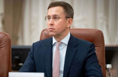 Зарплата кваліфікованих вчителів збільшиться до 28,5 тисяч гривень, – очільник уряду
