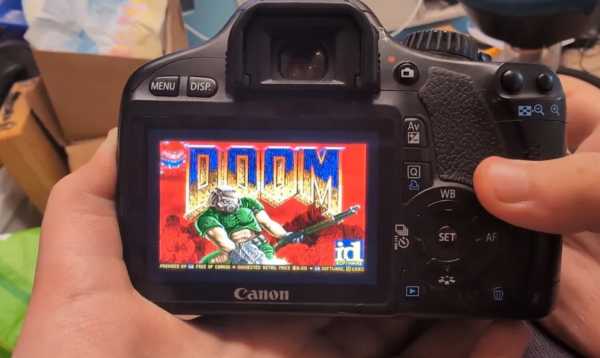 Фахівець з програмування запустив легендарний шутер Doom на дзеркальному фотоапараті Canon EOS 550D.