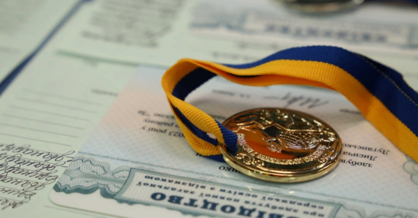 Міністерство освіти ліквідувало золоті та срібні медалі для випускників 2 Міністерство освіти ліквідувало золоті та срібні медалі для випускників 2